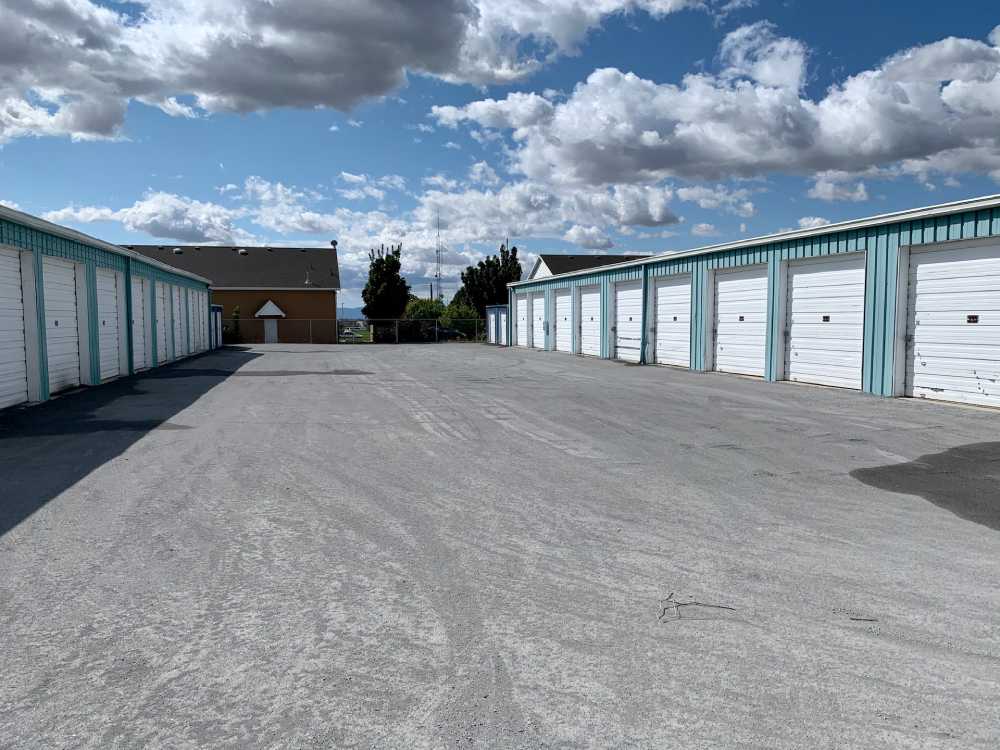 Moving Made Easy – The Advantages of Utilizing a Storage Unit During Relocation