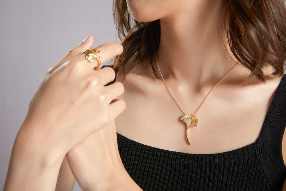 Accessorizing Made Easy: Elevating Your Look with the Right Pendant