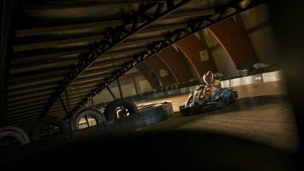 Revving Up the Fun: Mastering the Art of Indoor Kart Racing