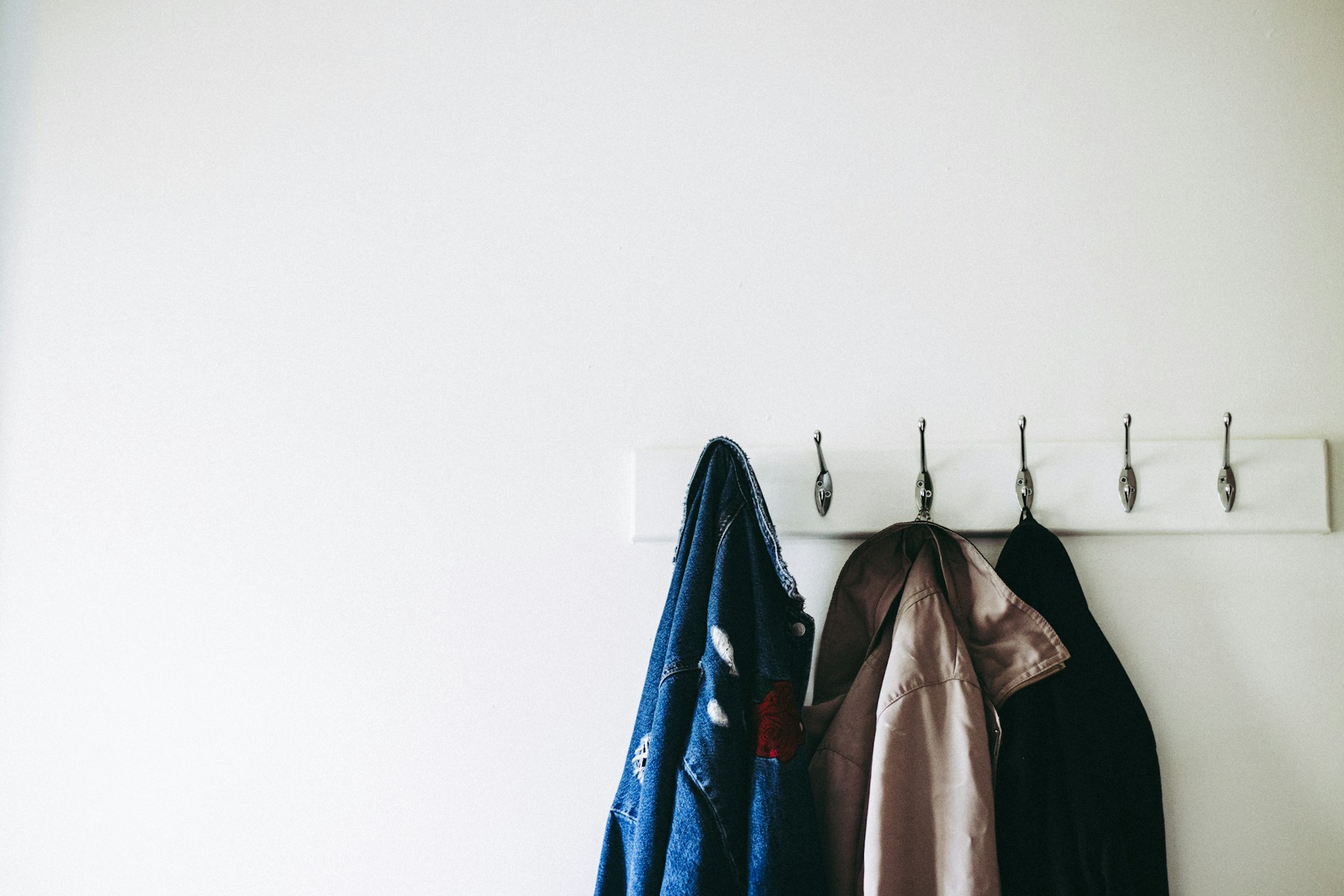 Reasons You Need To Add Trouser Coat Hangers To Your Wardrobe