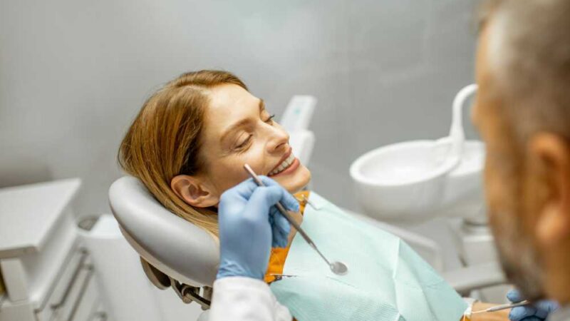 Modern Trends in Dental Health: How to Achieve and Maintain a Bright Smile