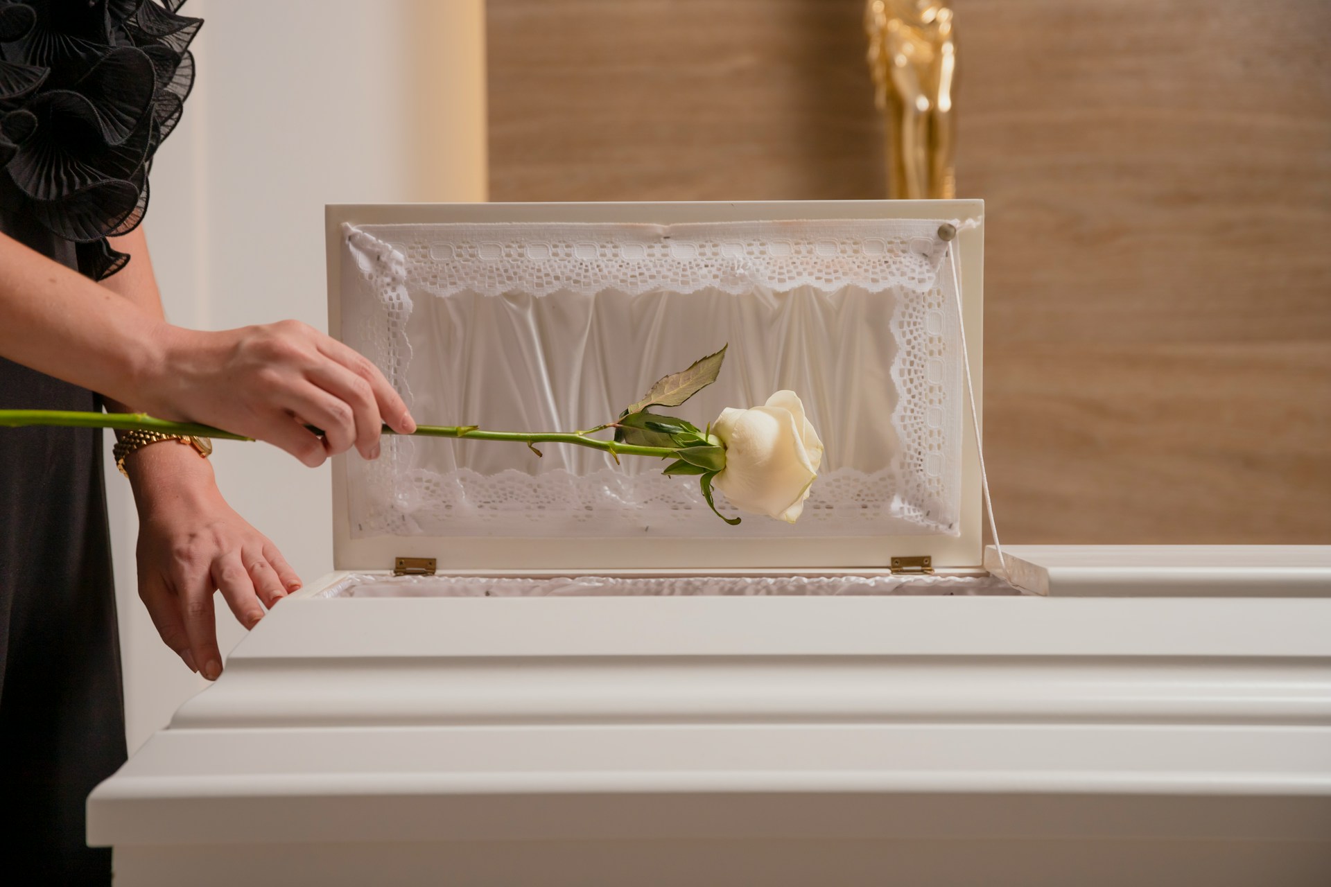 Traditional vs. Modern: Choosing a Buddhist Funeral Package