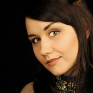 Elizabeth Zharoff – The Charismatic Voice