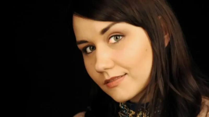 Elizabeth Zharoff – The Charismatic Voice