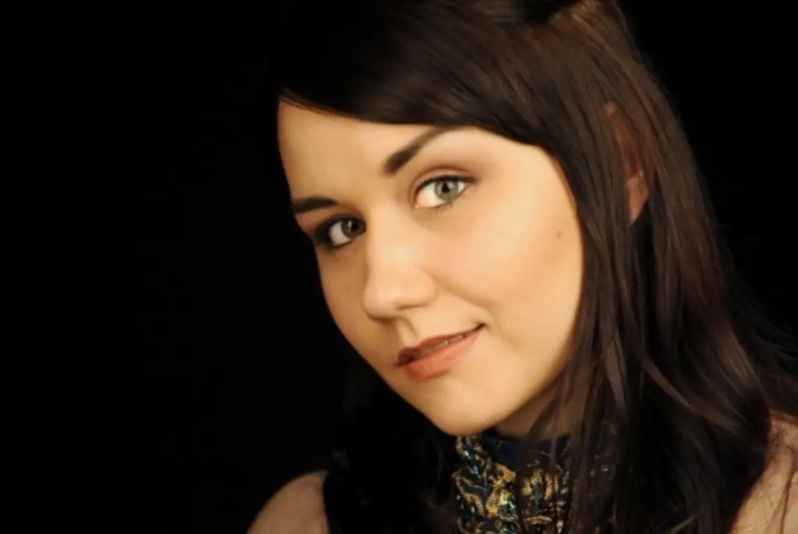 Elizabeth Zharoff – The Charismatic Voice